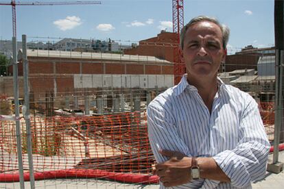 El inspector Pablo Galán, delante de una obra en Madrid.