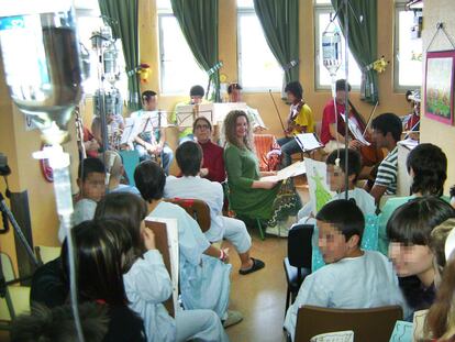 El aula hospitalaria Xeral-Cíes del Hospital de Vigo en la que imparte clase Julia Fernández.