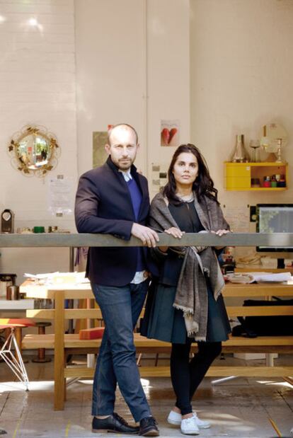 Los diseñadores Jonathan Levien y Nipa Doshi.