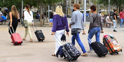 Turistas en el barrio de la Barceloneta (Barcelona)