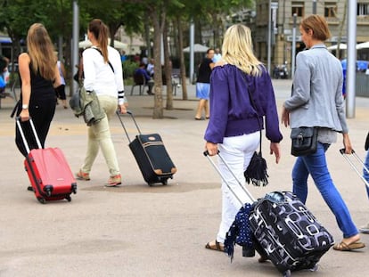 Turistas en el barrio de la Barceloneta (Barcelona)