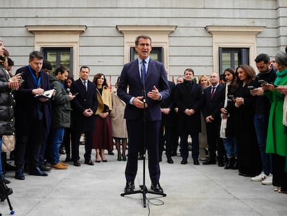 Alberto Núñez Feijóo, este miércoles, en el patio del Congreso.