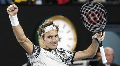Federer celebra su victoria en la semifinal contra Wawrinka.