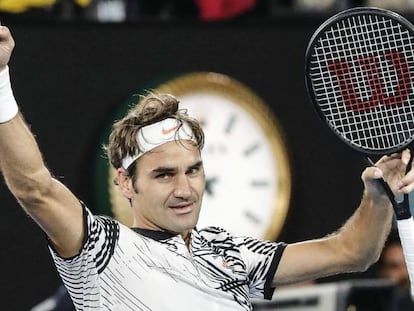 Federer celebra su victoria en la semifinal contra Wawrinka.