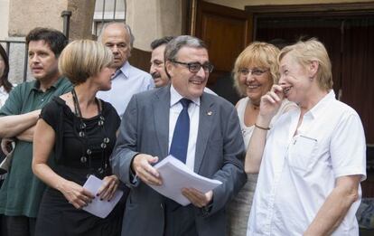 Dani Font, el primero por la izquierda, junto a otros cr&iacute;ticos y el alcalde de Lleida, &Agrave;ngel Ros, en el centro.