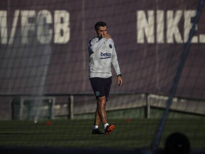 Ernesto Valverde, en la Ciudad Deportiva del Barcelona. 