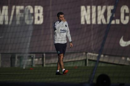 Ernesto Valverde, en la Ciudad Deportiva del Barcelona.