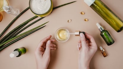 Su fórmula contiene componentes florarles que los hacen ideales para técnicas como la aromaterapia o los masajes.GETTY IMAGES.