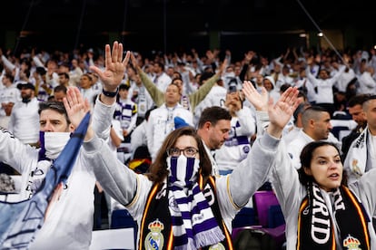 Aficionados del Real Madrid antes del encuentro.