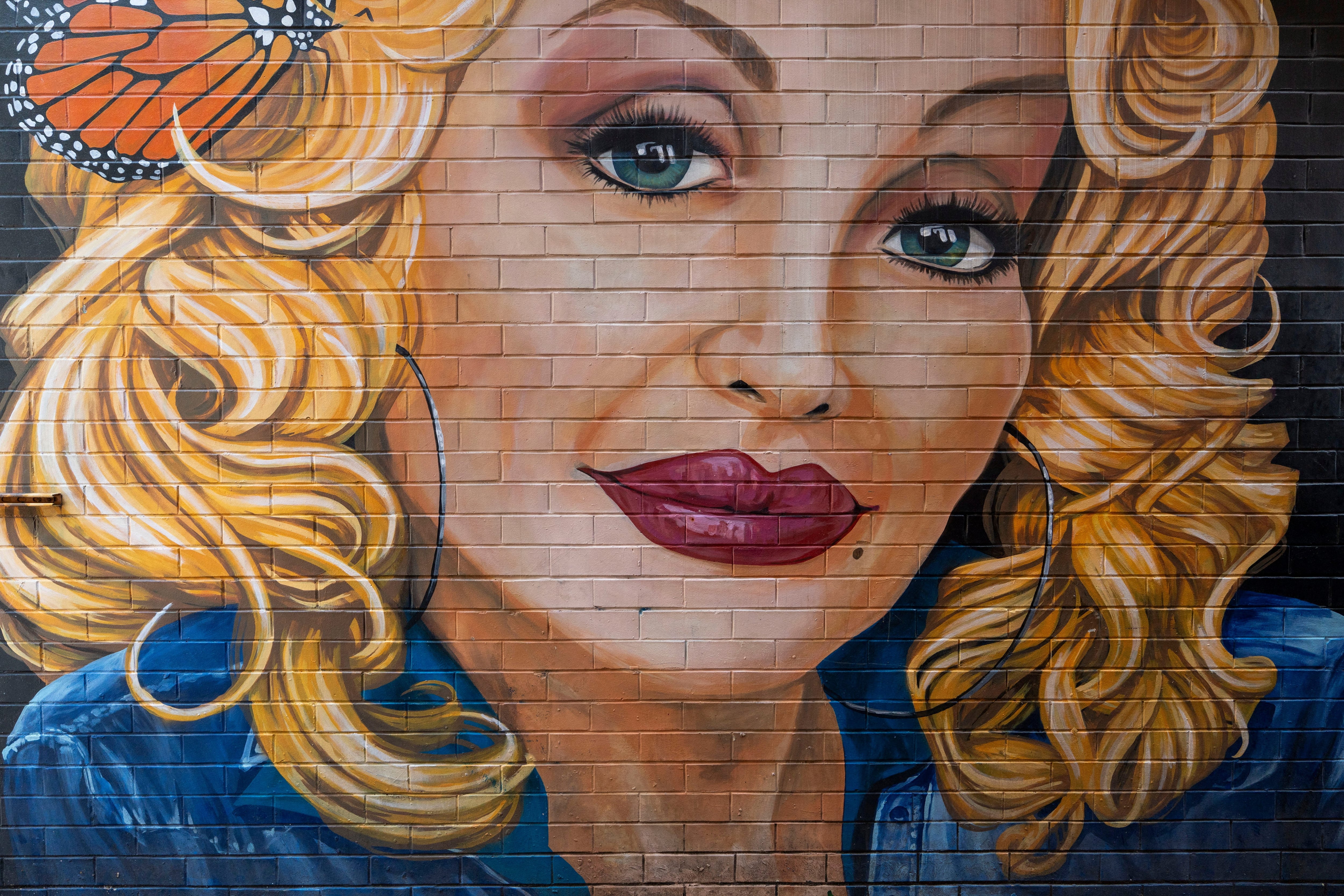 No seas un Elon Musk, sé una Dolly Parton