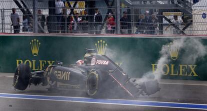 El coche de Lotus, Romain Grosjean después de un choque