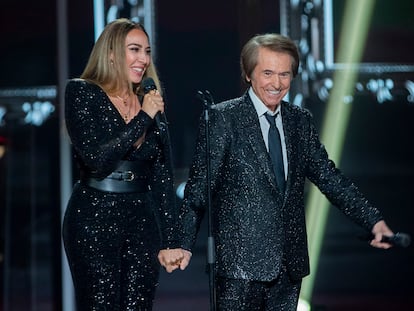 Mónica Naranjo y Raphael, durante el especial de Nochebuena del cantante.