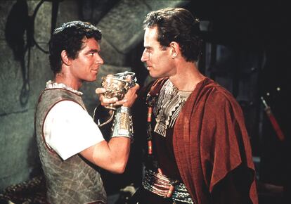 Los protagonistas de 'Ben-Hur', Charlton Heston (Judá Ben-Hur) y Stephen Boyd (Messala), tuvieron que aprender a conducir cuadrigas para la carrera, la escena más famosa de la película. El primero, empeñado en defender al pueblo judío y vengarse por la enfermedad de su hermana y su madre. El segundo, cegado por el poder de Roma.