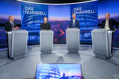  Olaf Scholz, Robert Habeck, Friedrich Merz y Alice Weidel, este domingo en Berlín.