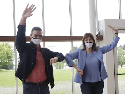 PedroSánchez e Idoia Mendia tras el mitin electoral celebrado este domingo en San Sebastián.