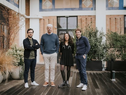 Steve Anavi (presidente y cofundador de Qonto), Alexis Renard (cofundador de Regate), Laura Pallier (cofundadora de Regate), Alexandre Prot (consejero delegado y cofundador de Qonto)