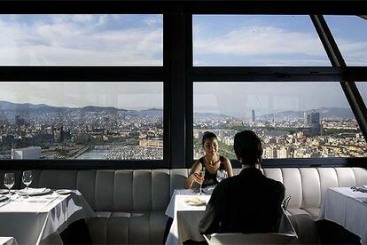 Vista de Barcelona desde el restaurante Torre de Altamar, situado en la torre de San Sebastin de Port Vell, desde donde tambin sale el telefrico de Montju?c.