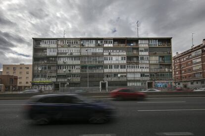 Entre 10.000 y 15.000 madrileños viven literalmente pegados a los primeros kilómetros de la Autovía de Extremadura.