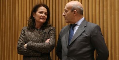 Jose Ignacio Wert, exministro de Educación, junto a la anterior secretaria de Estado de Educación, Montserrat Gomendio.