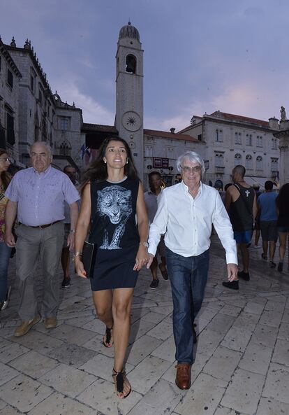 El británico Bernie Ecclestone junto a su mujer Fabiana Flosi paseando por las calles de Croacia.