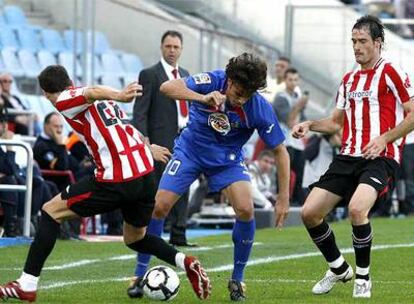 Castillo y Gabilondo tratan de frenar el avance de Pedro León.