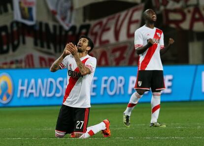 Gonzalez comemora a vitória do River por 1 a 0, que levou o time argentino para a final do Mundial de Clubes.