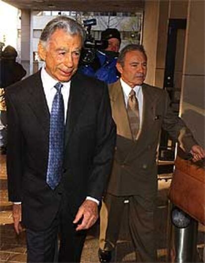 Kirk Kerkorian, ayer al llegar al juzgado en Delaware.