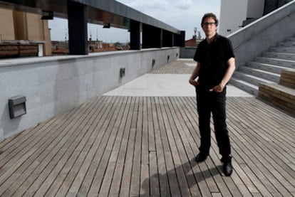 El director del Centro de Arte Dos de Mayo, Ferran Barenblit, posa en las instalaciones situadas en Móstoles.