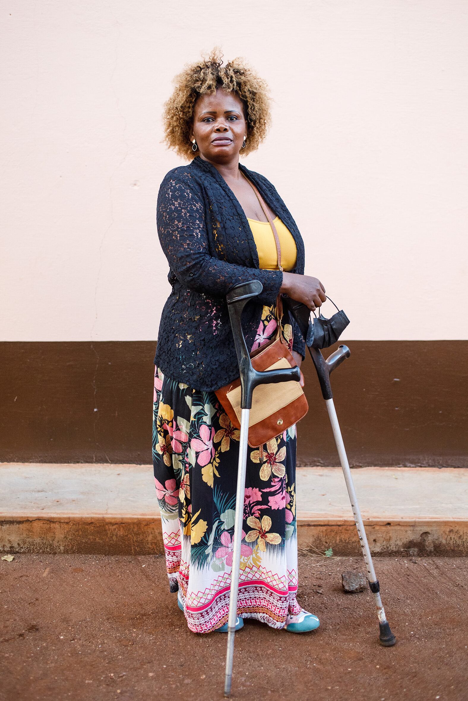 Sofía Elface Fumo, de 39 años, perdió sus dos piernas en 1993 cuando pisó una mina de camino al campo de cultivo de su familia, en Massaca, al sur de Mozambique.