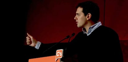 GRA176. BARCELONA, 14/05/2016.- El presidente de Ciudadanos, Albert Rivera, durante su intervención en el Consejo General del partido, en el que se han ratificado sus listas a las elecciones generales del próximo 26 de junio y se ha aprobado la candidatura de Rivera a la presidencia del Gobierno. EFE/Alberto Estévez