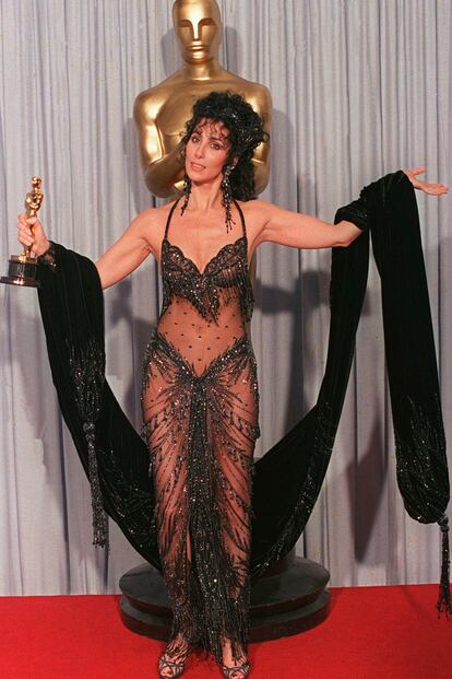 En 1988 Cher recogió el Oscar con un vestido que poco dejaba a la imaginación y con el que nunca pasó a la lista de las mejor vestidas.