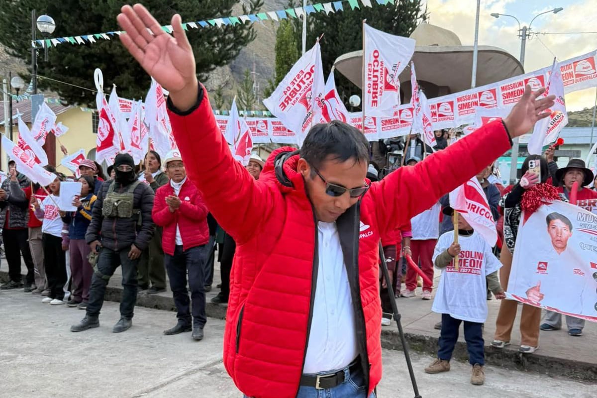 Hitler Mussolini gana una alcaldía en Perú y termina acosado por extorsionadores