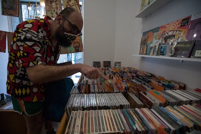 Ignatius, en la tienda Jazzymas de la que es un cliente habitual.