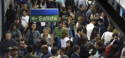 Efectos de los paros en la estación de Gregorio Marañón en plena hora punta.