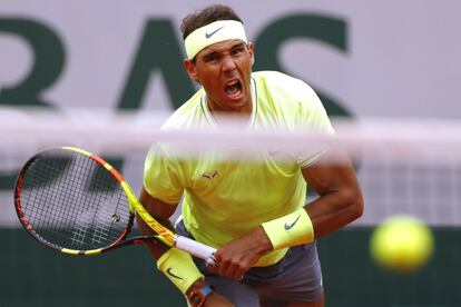 Rafael Nadal, durante el partido frente a Dominic Thiem, en la final de Roland Garros 2019. "En el primer set, ha habido un rato que ha sido brutal. Después ya hemos bajado un poquito el ritmo y he ganado más fácil algunos juegos, no se podía mantener ese nivel físico todo el rato", ha dicho el tenista español tras ganar su duodécimo Roland Garros.