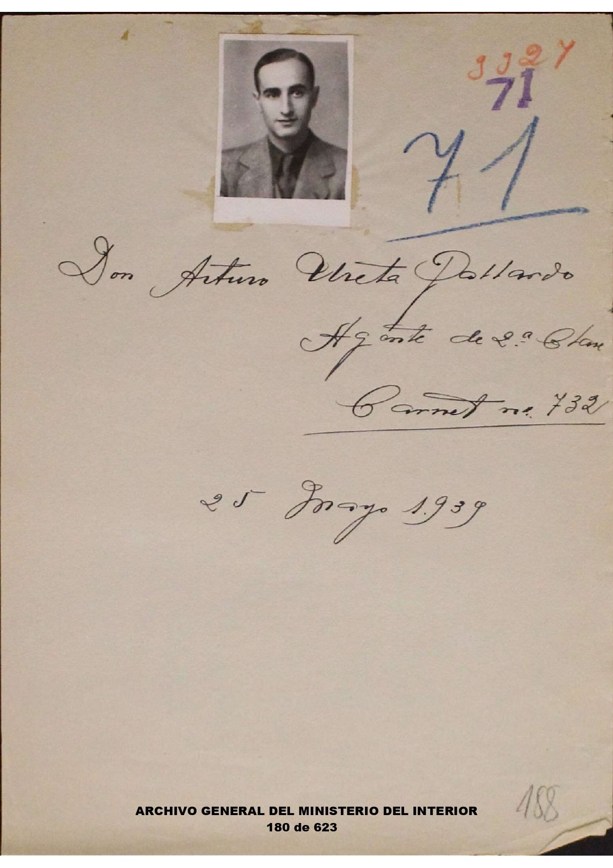 Retrato del policía Arturo Ureta, al final de la guerra civil.