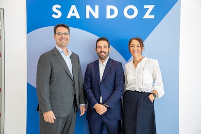 De izquierda a derecha Fran de la Calle, director de Personas de Sandoz Iberia; Joaquín Rodrigo, presidente de Sandoz España; y Gracia Espuelas, directora de Comunicación