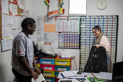 Babacar Samba, a punto de cumplir 17 años, es uno de los 2.000 menores senegaleses acogidos en las islas. 