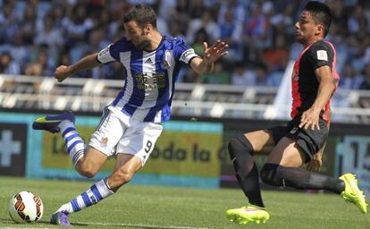 Agirretxe dispara ante Ximo Navarro.