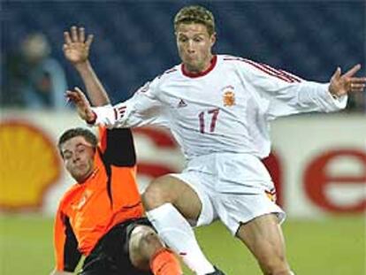 Curro Torres (de blanco), en un partido con la selección española.