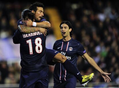 Lavezzi celebra con Ibrahimovic el primer gol del PSG.