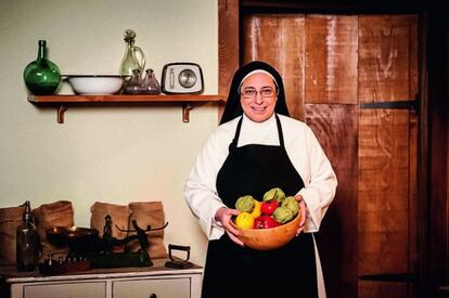 Sor Luc&iacute;a Caram tiene su propio programa de cocina en televisi&oacute;n.