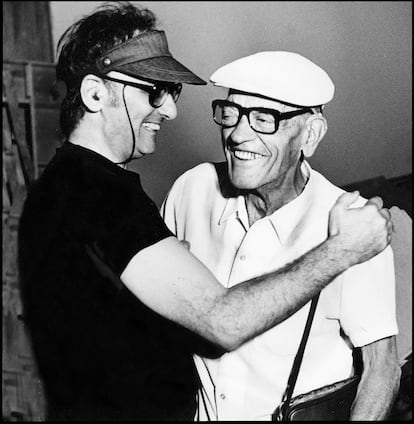 Carlos Saura y Luis Buñuel en 1982 en México, donde Saura rodaba su película 'Antonieta'.