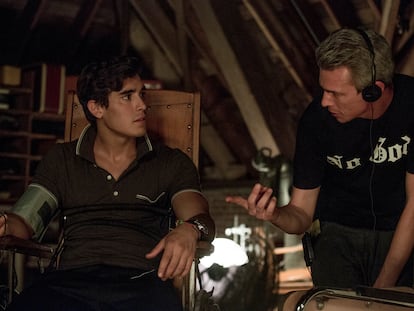 Henry Zaga y el director Josh Boone, en el rodaje de 'Los nuevos mutantes'