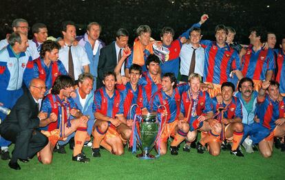 El equipo que dirigió Cruyff con la Copa de Europa de 1992.