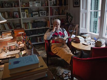 El escritor catalán Juan Marsé en su casa en Barcelona.