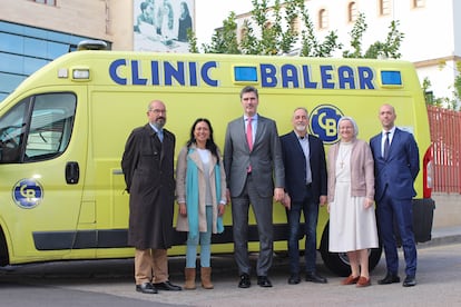 Dos ambulancias de Cataluña y Baleares para el cirujano Carlos Bardají que opera a niños en África
