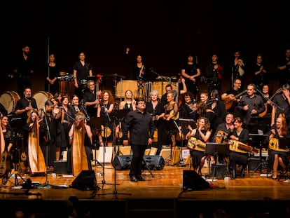 Presentación del nuevo proyecto de SonDeSeu, orquesta folk de Galicia, en el teatro Afundación de Vigo el pasado mayo.