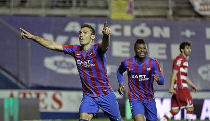 Barral celebra el gol de la victoria del Levante. 