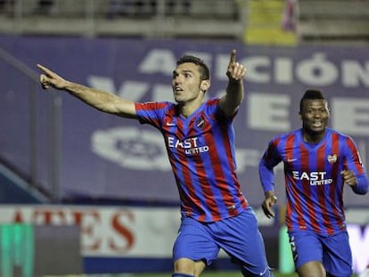 Barral celebra el gol de la victoria del Levante. 